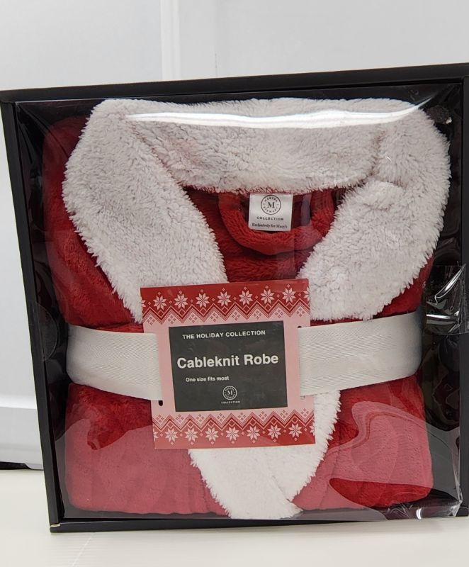 Photo 2 of MARTHA STEWART CABLEKNIT ROBE / GIFT BOX HOLIDAY COLLECTION 
ONE SIZE FITS MOST 