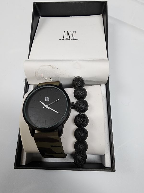 Photo 4 of I.N.C. International Concepts Men's Camouflage Silicone Strap Watch 45mm Set. **Item in excellent condition, gift box damage**