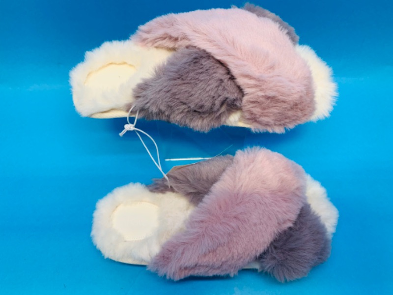 Photo 1 of 849909…  ladies size medium 7/8 fluffy slippers 