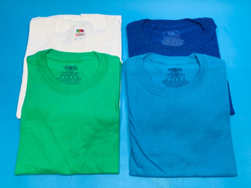 Photo 1 of 849933… 4 mens size small T-shirts fruit of the loom and Jerzees 