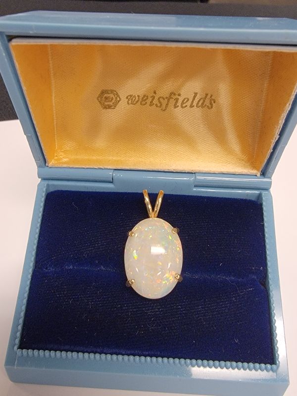 Photo 5 of 8 ct. Oval Natural Opal 14k