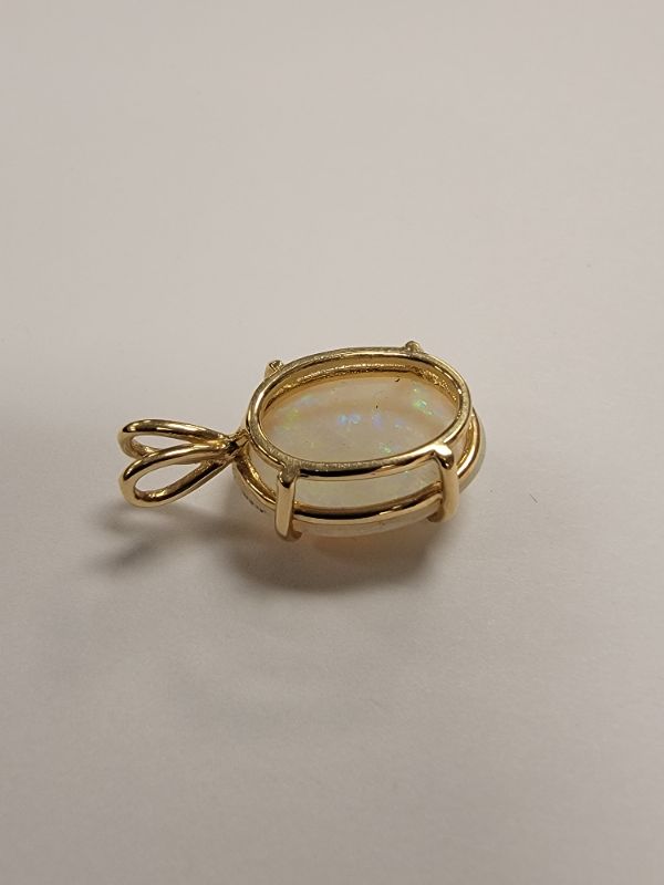 Photo 3 of 8 ct. Oval Natural Opal 14k