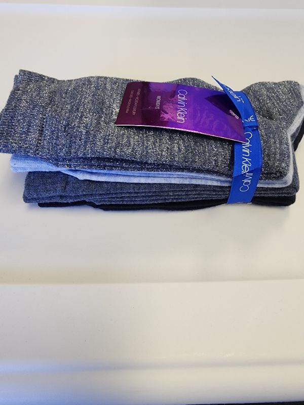 Photo 2 of CALVIN KLEIN WOMEN'S 4 PAIRS HOLIDAY LUXURY SOCKS  BLUE TONE