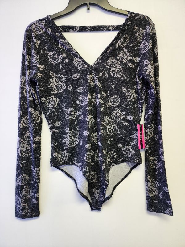 Photo 1 of MATERIAL GIRL WOMEN'S JUNIOR BLACK FLORAL TOP SIZE L