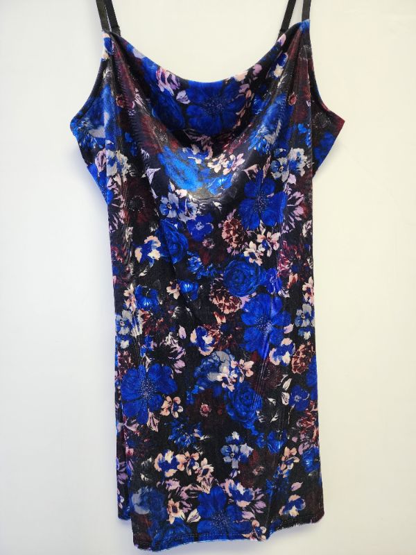 Photo 1 of MATERIAL GIRL WOMEN'S JUNIOR VELVET FLOWER DRESS SIZE L