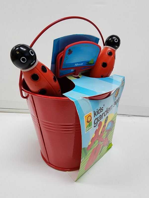 Photo 2 of Toysmith ladybug kids garden set 