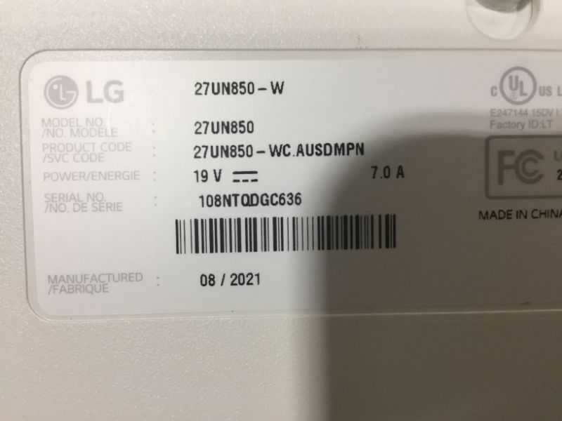 Photo 3 of LG 27UN850-W Ultrafine UHD (3840 x 2160) IPS Display, VESA DisplayHDR 400, sRGB 99% Color, USB-C with 60W Power Delivery, 3-Side Virtually Borderless Design, Height/Pivot/Tilt Adjustable Stand
