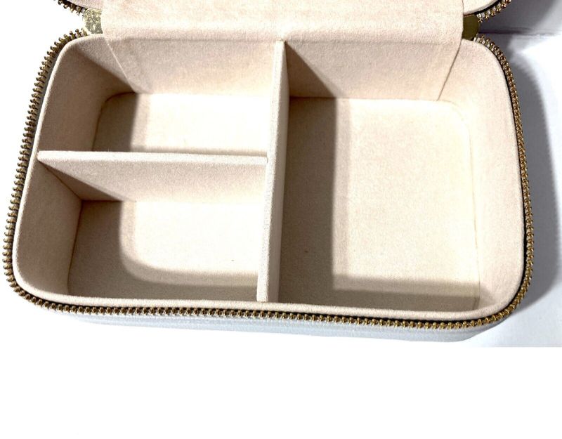 Photo 3 of A spacious jewelry GREY case that can store a variety of jewelry pieces, keeping them secure and organized within multiple compartments, and a drawstring pouch. Ideal for a long trip or a short getaway. Removable drawstring pouch - Necklace Hooks - Elasti