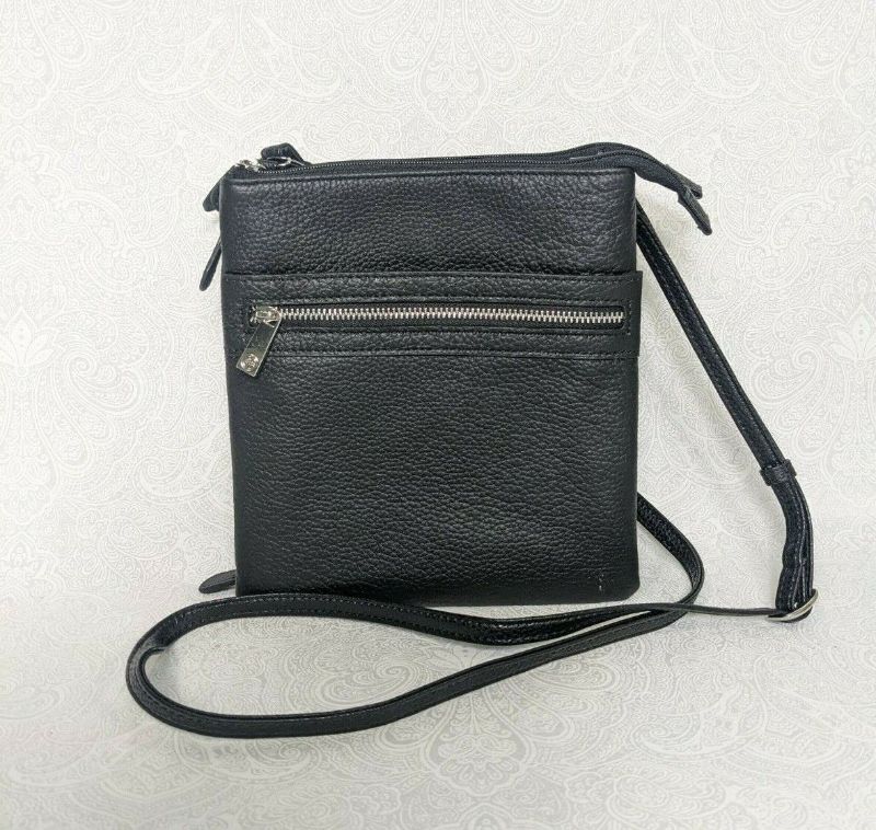 Photo 3 of GIANI BERNINI Dasher pebble leather triple zip women's crossbody organizer BLACK. GIANI BERNINI triple-zip dasher pebble genuine leather women's crossbody organizer bag purse
Carry the essentials in this every-day bag designed by Giani Bernini.
Solid blac