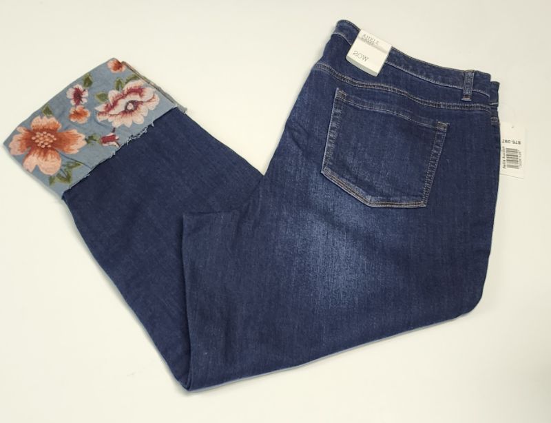 Photo 1 of PLUS SIZE 20W STYLE & CO WOMEN'S ANKLE JEANS  RAW HEM AND FLORAL EMBROIDERED 