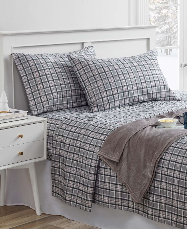 Photo 1 of KING SIZE Traditions Microfiber 4-Piece Sheet Set with BONUS Throw Bedding, Charcoal King. 4 Piece Set And Throw
100% Polyester. Includes: 1 King Flat Sheet 108" x 102" - 2 King Pillowcases 20" x 40" - 1 King Fitted Sheet 78" x 80"
1 Plush Throw 50" x 60"