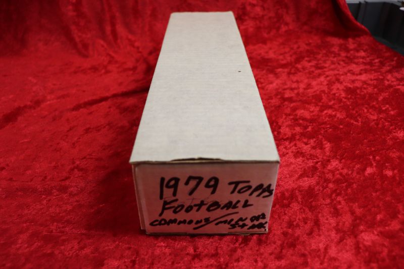 Photo 1 of Box of 1979 Topps Football cards (700+)