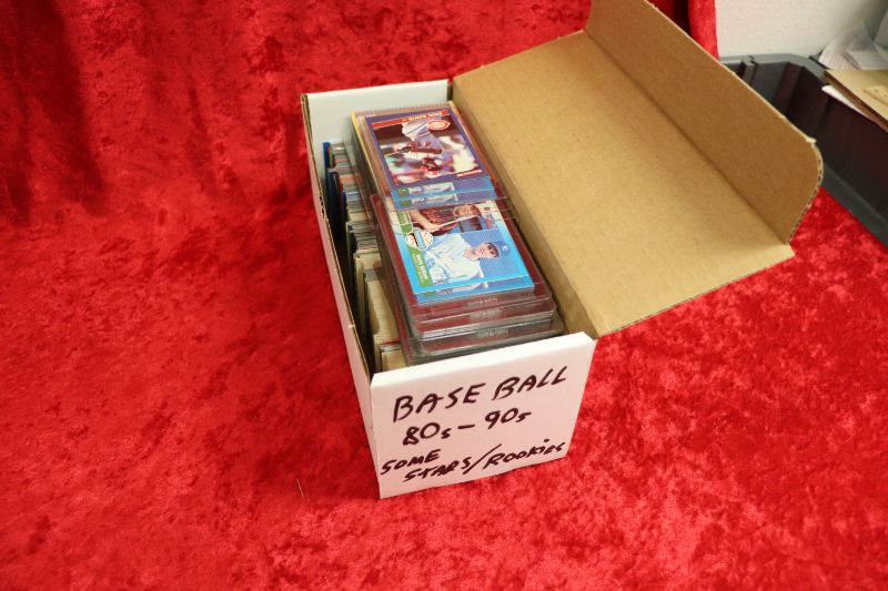 Photo 1 of Box of ‘80s-’90s Baseball cards (800+) 3
