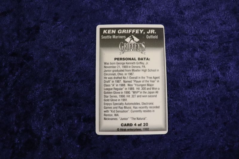 Photo 2 of Ken Griffey Jr 1992 credit card size (Rare)