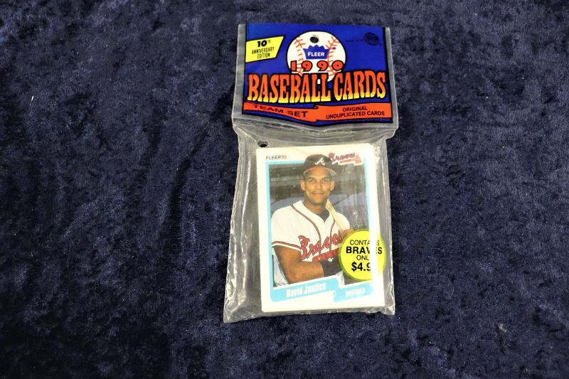 Photo 1 of 1990 Fleer Atlanta Braves team set (sealed)