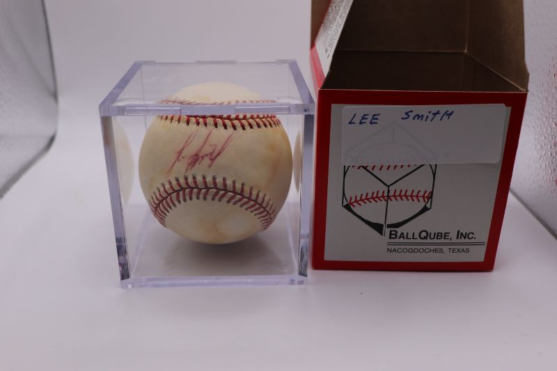 Photo 1 of Lee Smith AUTOGRAPHED Ball in cube