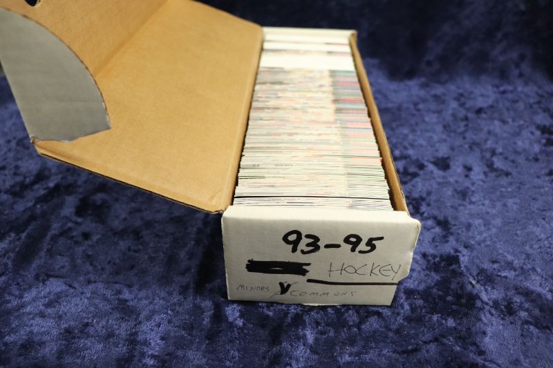 Photo 1 of 600+ cards '93-’95 Hockey 