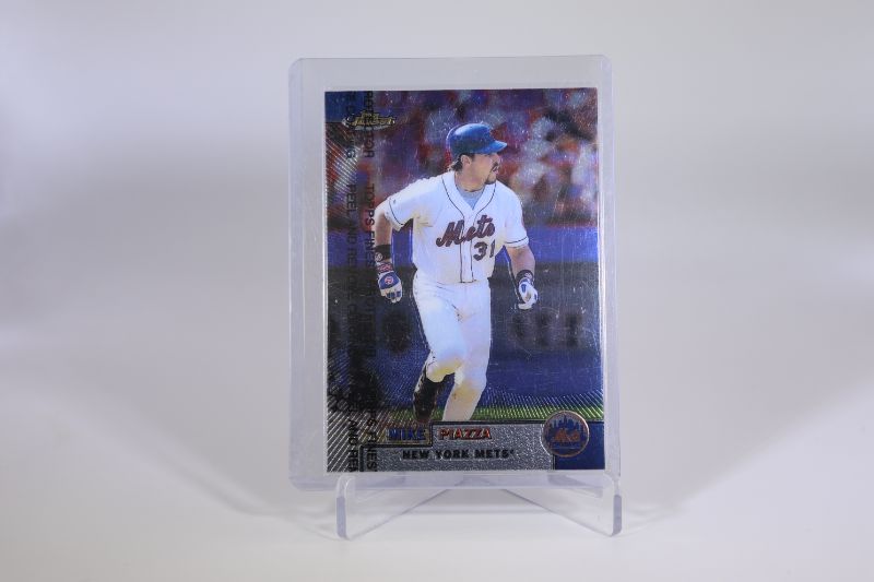 Photo 1 of Mike Piazza 1999 Topps Finest w/coating (Mint)