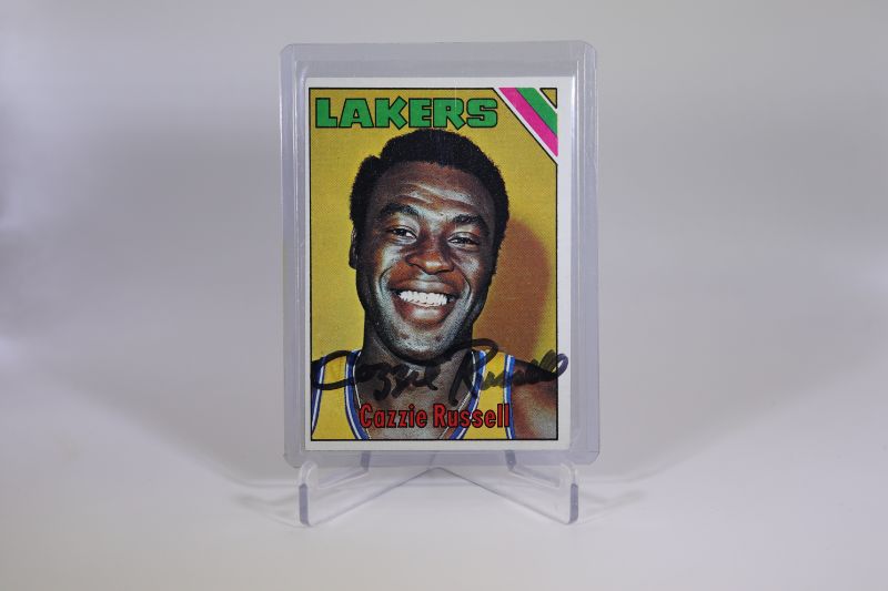Photo 1 of Cazzie Russell 1975 Topps AUTOGRAPHED (Mint) Lakers