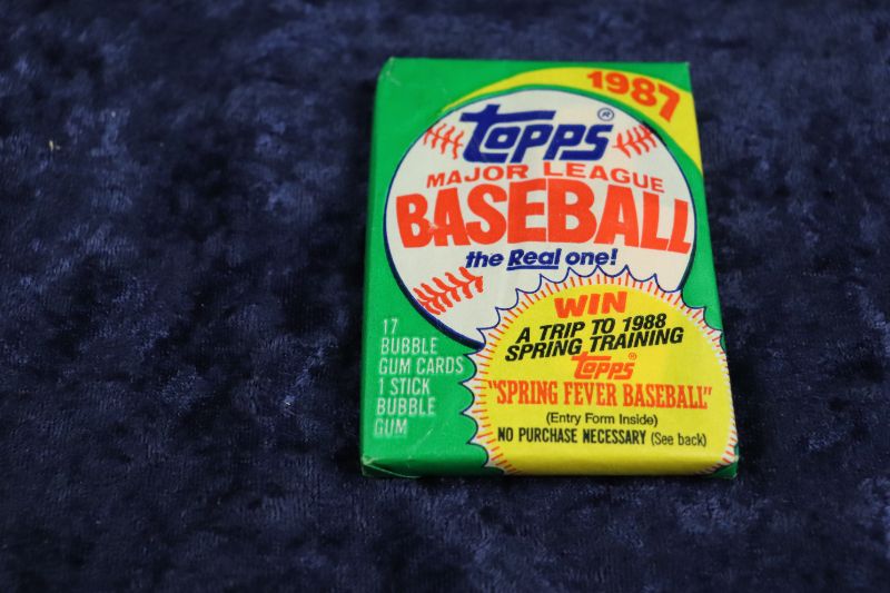 Photo 1 of 1987 Topps Baseball wax pack (sealed)
