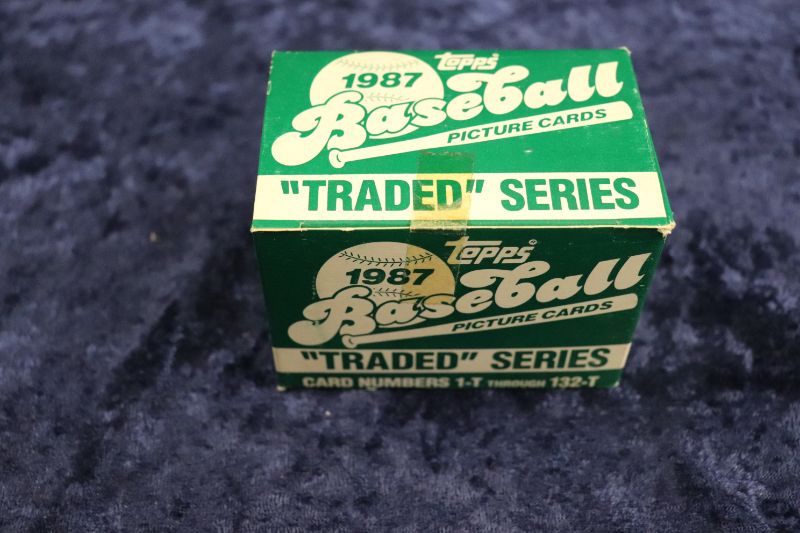 Photo 1 of 1987 Topps Baseball Traded complete set (sealed)