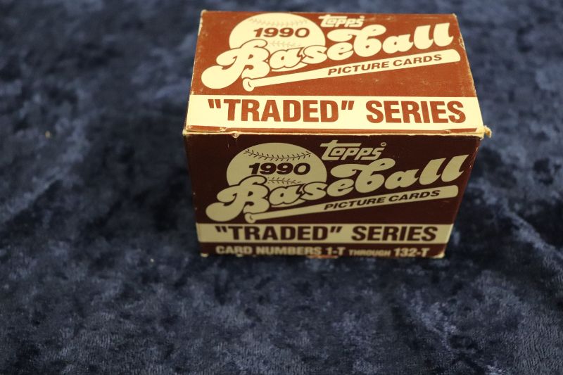 Photo 1 of 1990 Topps Baseball Traded complete set