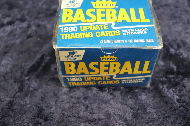 Photo 1 of 1990 Fleer Baseball Update complete set (Sealed)