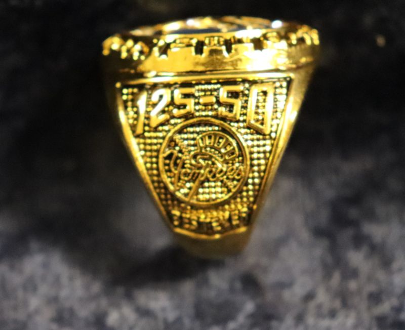 Photo 3 of Andy Pettitte 1998 Championship ring replica (NY Yankees)