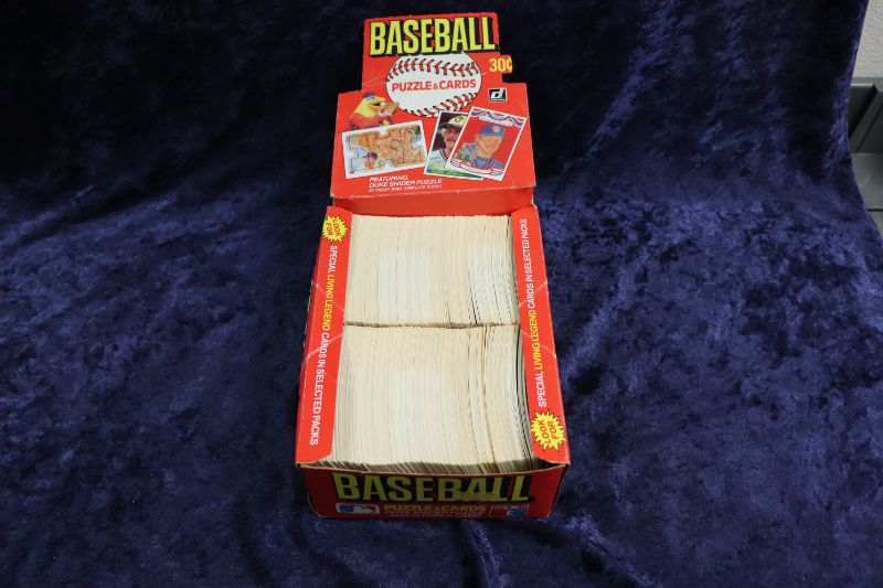 Photo 1 of Box of 1984 Donruss Baseball cards (mostly commons)