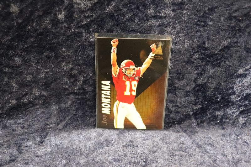 Photo 1 of Joe Montana 1995 Pinnacle Zenith (Mint)