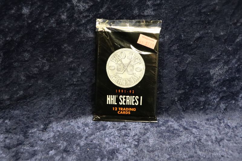 Photo 1 of 1991-92 Pro Set Platinum NHL pack (sealed)