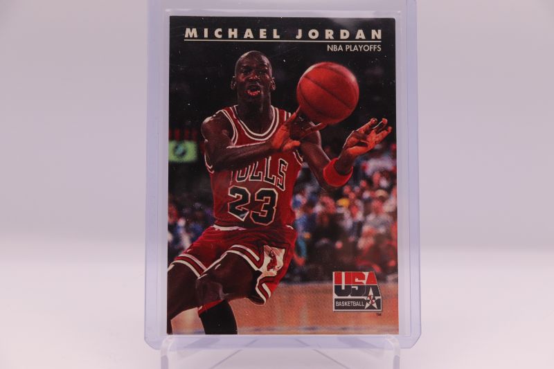 Photo 1 of Michael Jordan 1992 Skybox (Mint) 42