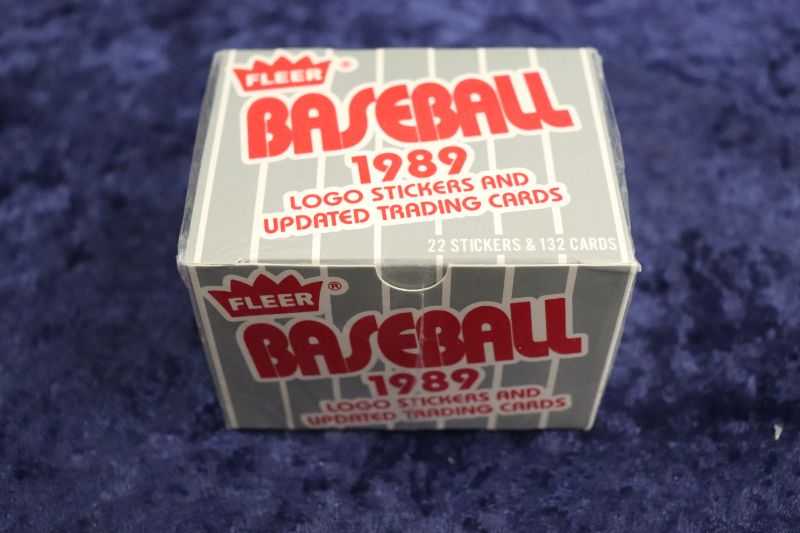 Photo 1 of 1989 Fleer Baseball Update complete set (Sealed)