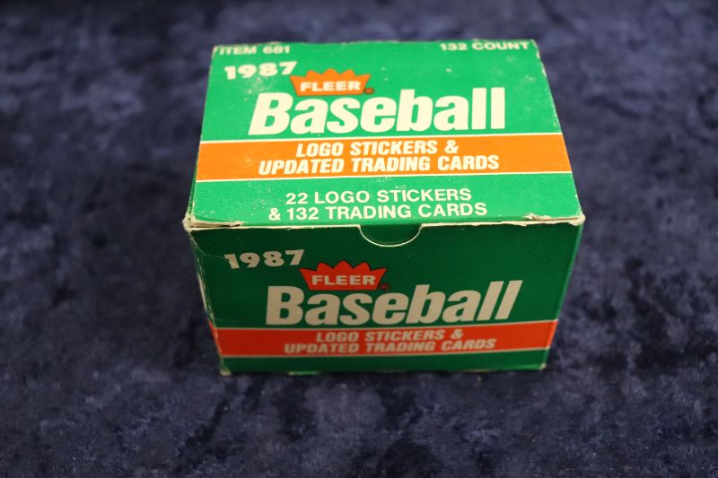 Photo 1 of 1987 Fleer Baseball Update complete set 