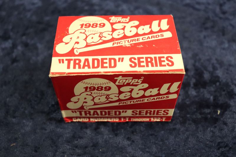 Photo 1 of 1989 Topps Traded Baseball complete set