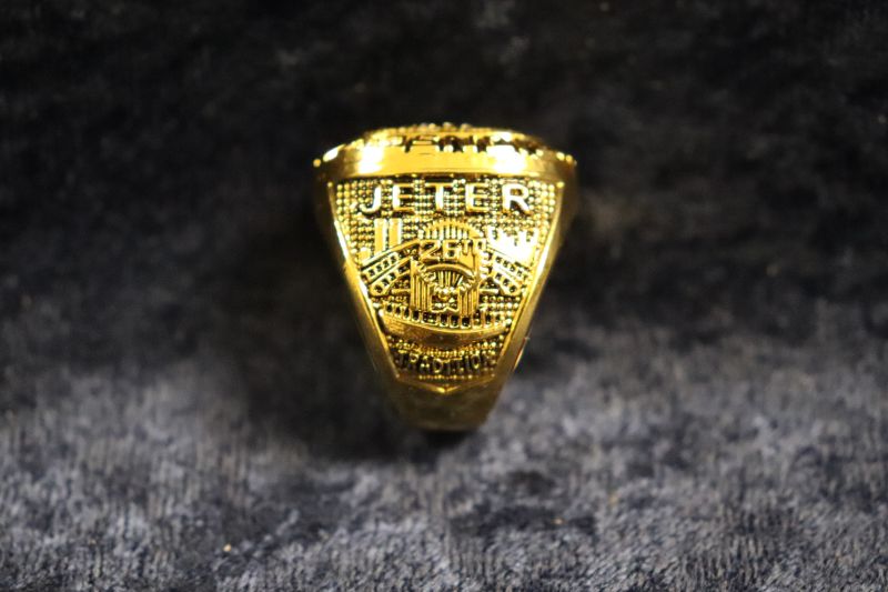 Photo 3 of Derek Jeter 2000 World Series Ring replica (Great quality)