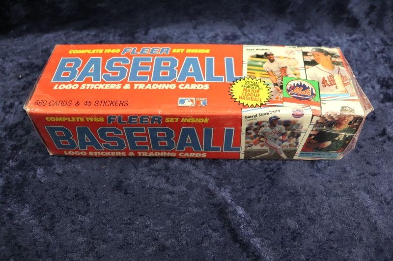 Photo 1 of 1988 Fleer Baseball complete factory set (Sealed)