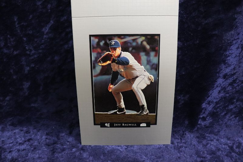 Photo 2 of Jeff Bagwell Jr 1994 folding 3-D card 5.5x7.5 folded (RARE)