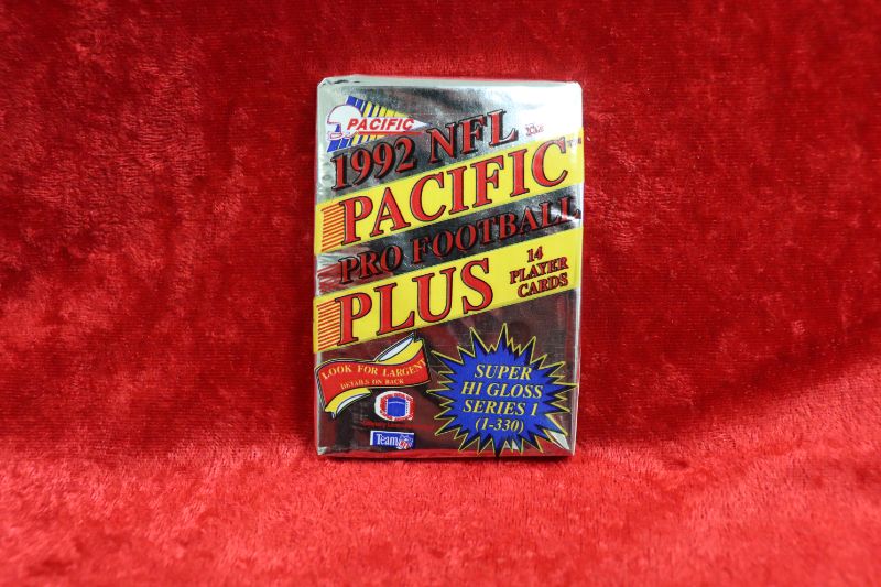 Photo 1 of 1992 Pacific NFL pack (sealed)