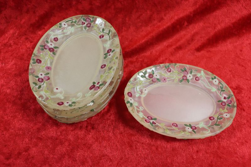 Photo 1 of Lot of 4 Floral resin soap dishes