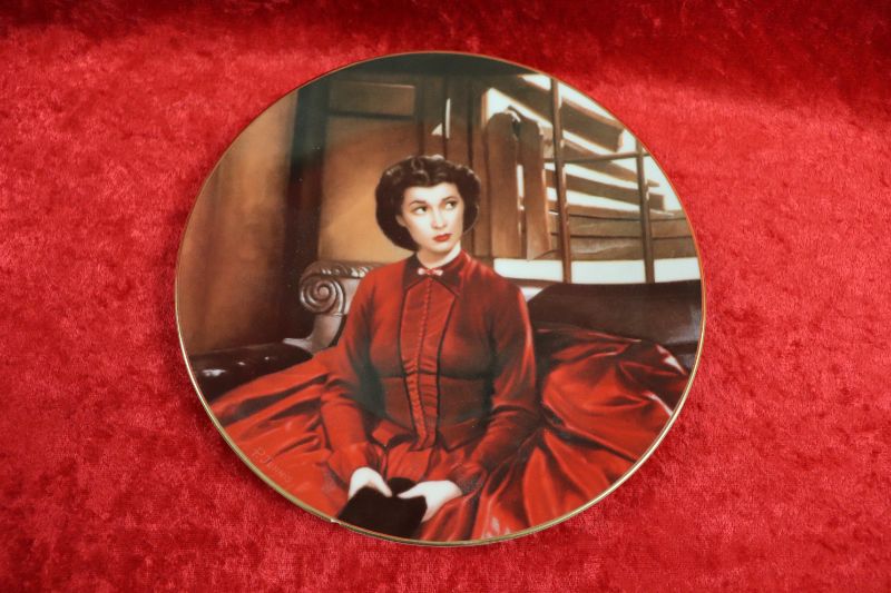 Photo 1 of Gone with the Wind collector plate (sm chip on back)