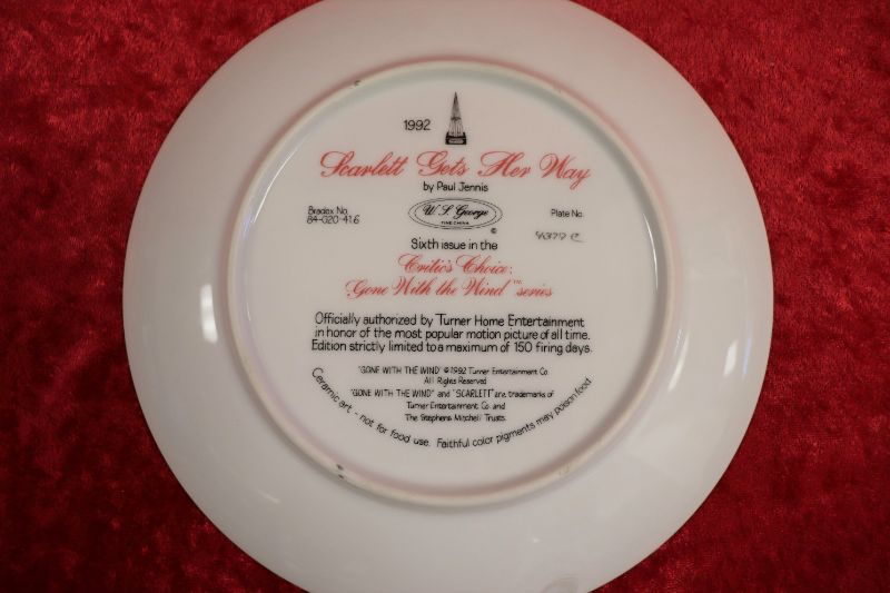 Photo 2 of Gone with the Wind collector plate (sm chip on back)