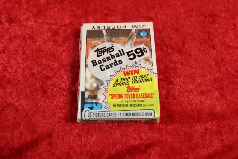 Photo 1 of 1986 Topps Baseball cello pack (Sealed)