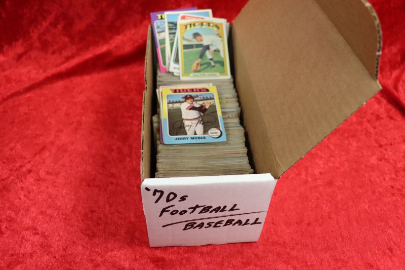 Photo 1 of Over 600 cards Football/Baseball 1970’s (Mostly commons)