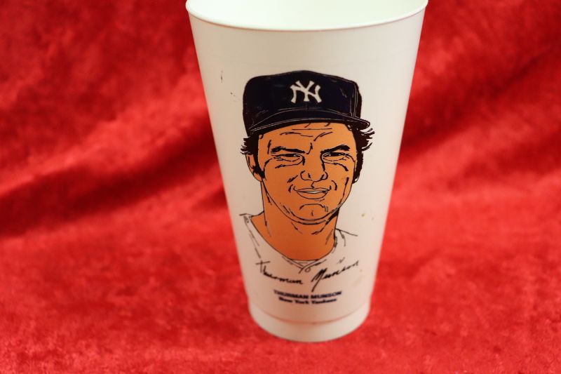 Photo 1 of Thurman Munson 1972 Slurpee Cup 7-11 RARE (VG) Yankees