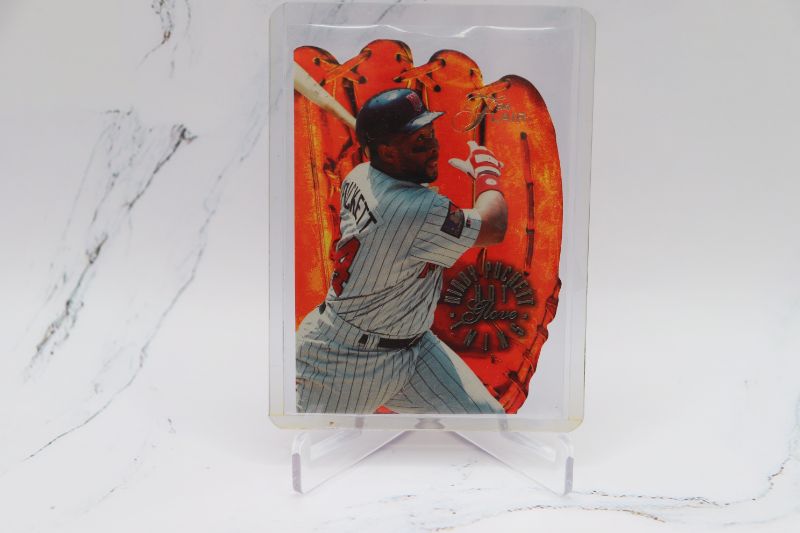 Photo 1 of Kirby Puckett 1994 Flair diecut (Mint)