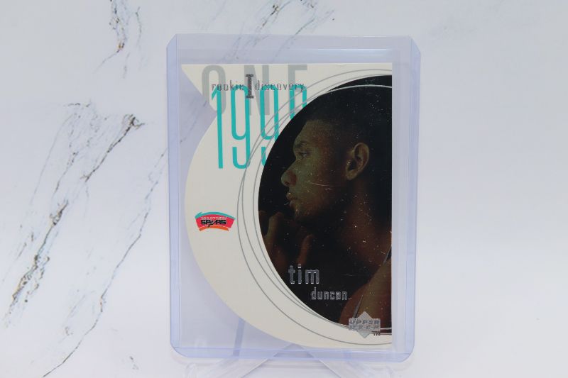 Photo 1 of Tim Duncan 1998 UD ROOKIE discovery Diecut (Mint)