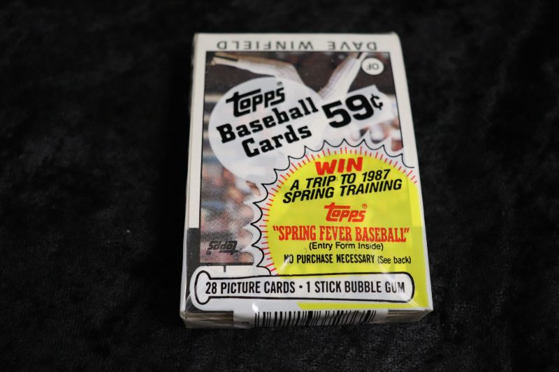 Photo 1 of 1986 Topps Baseball cello pack (sealed)