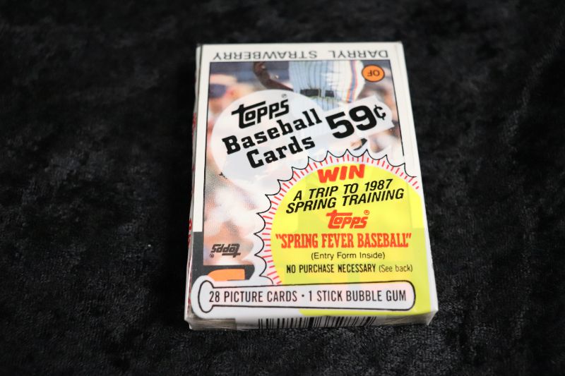Photo 1 of 1986 Topps Baseball cello pack (sealed)