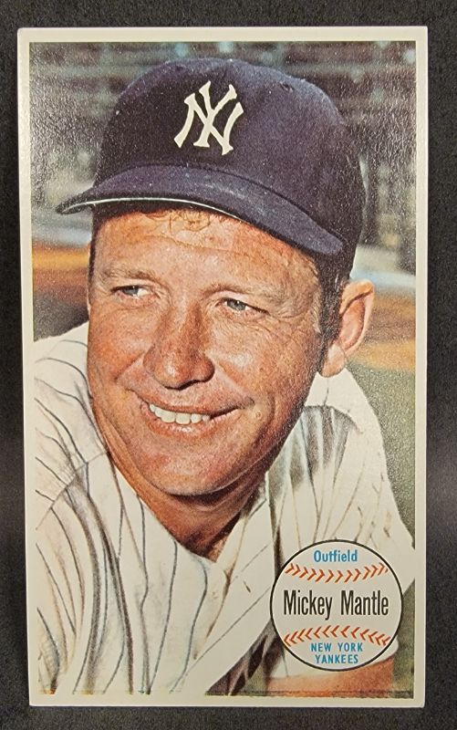 Photo 1 of 1964 Topps Giants Baseball Card # 25 Mickey Mantle